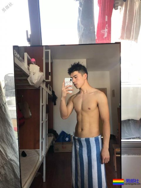 网红腹肌小狼狗大比拼！微博好看男生硬核照，肌肉零差评！ - 51虹马