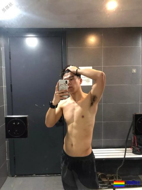 网红腹肌小狼狗大比拼！微博好看男生硬核照，肌肉零差评！ - 51虹马