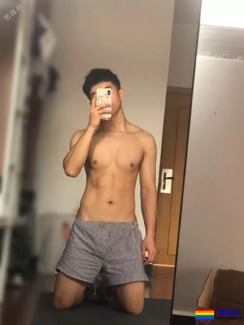 网红腹肌小狼狗大比拼！微博好看男生硬核照，肌肉零差评！ - 51虹马