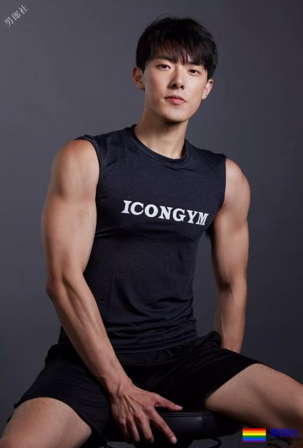 网红腹肌小狼狗大比拼！微博好看男生硬核照，肌肉零差评！ - 51虹马