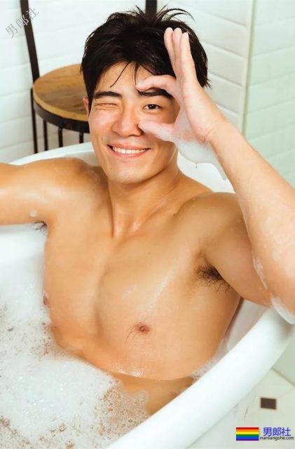 190天菜级篮球帅哥又出新照！大长腿体育生气色满满，这身材绝了！ - 51虹马