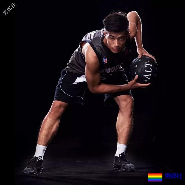 190天菜级篮球帅哥又出新照！大长腿体育生气色满满，这身材绝了！ - 51虹马