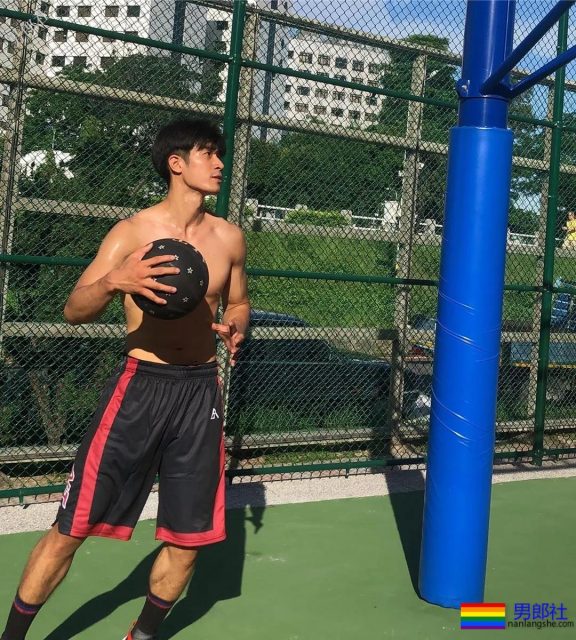 190天菜级篮球帅哥又出新照！大长腿体育生气色满满，这身材绝了！ - 51虹马