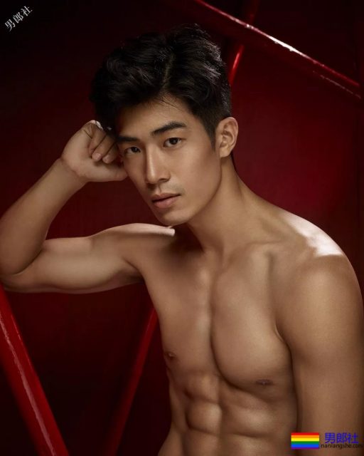 190天菜级篮球帅哥又出新照！大长腿体育生气色满满，这身材绝了！ - 51虹马