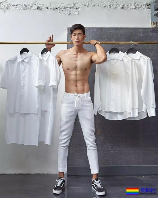 190天菜级篮球帅哥又出新照！大长腿体育生气色满满，这身材绝了！ - 51虹马