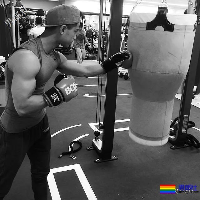 童颜巨肌狼狗又给了我爱成都的最新理由！ - 51虹马