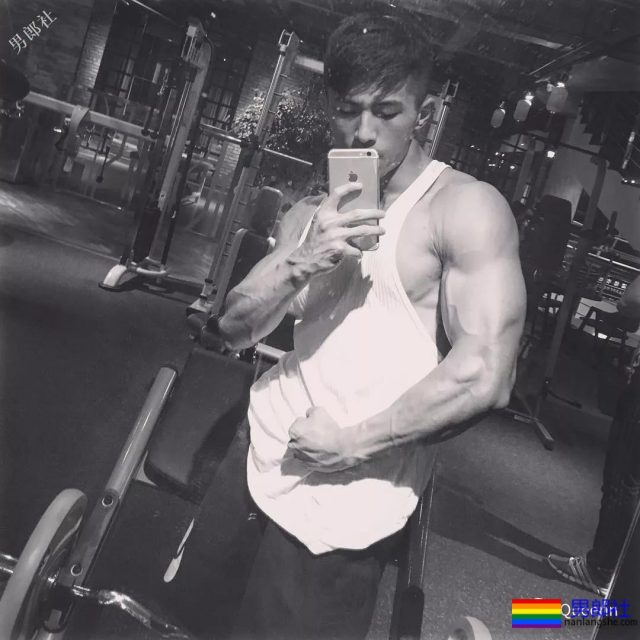 童颜巨肌狼狗又给了我爱成都的最新理由！ - 51虹马