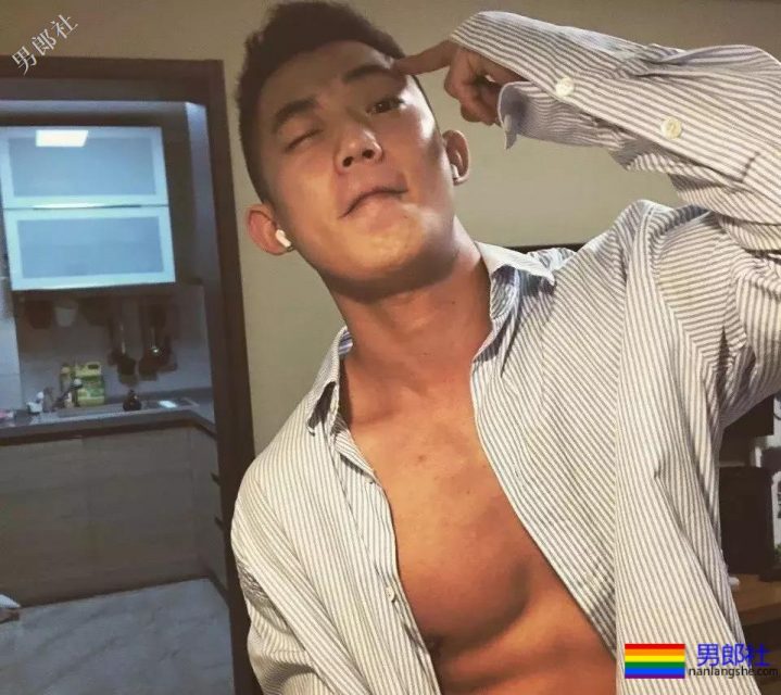 神似郑凯的狼狗小哥哥，凭借胸肌走红gay圈 - 51虹马