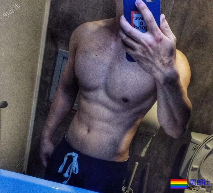 神似郑凯的狼狗小哥哥，凭借胸肌走红gay圈 - 51虹马