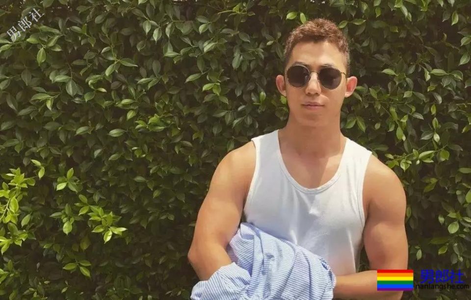 神似郑凯的狼狗小哥哥，凭借胸肌走红gay圈 - 51虹马