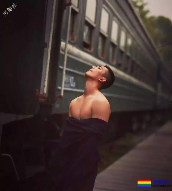 神似郑凯的狼狗小哥哥，凭借胸肌走红gay圈 - 51虹马