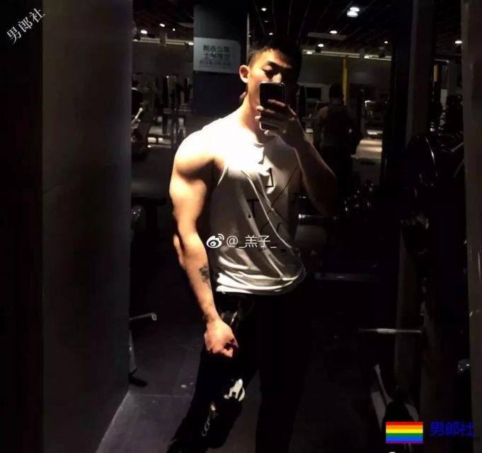 神似郑凯的狼狗小哥哥，凭借胸肌走红gay圈 - 51虹马