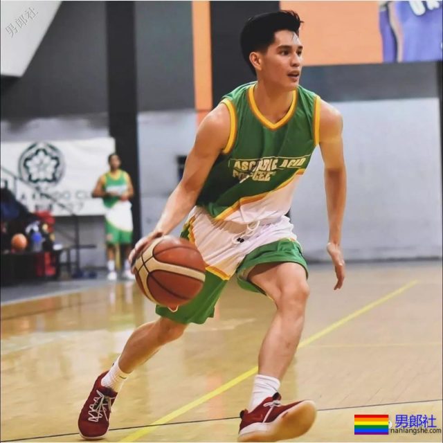 7个男人封面争番位，谁比谁脱得更彻底？ - 51虹马