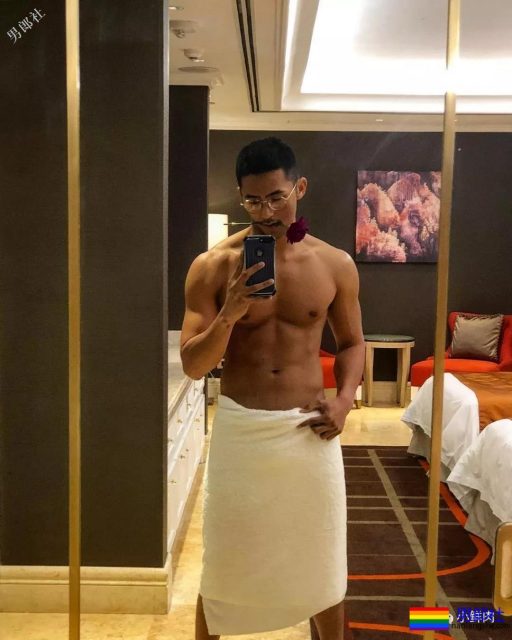 7个男人封面争番位，谁比谁脱得更彻底？ - 51虹马