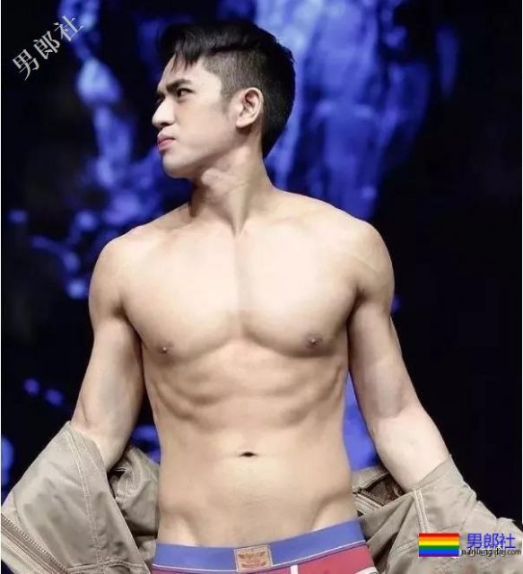 7个男人封面争番位，谁比谁脱得更彻底？ - 51虹马