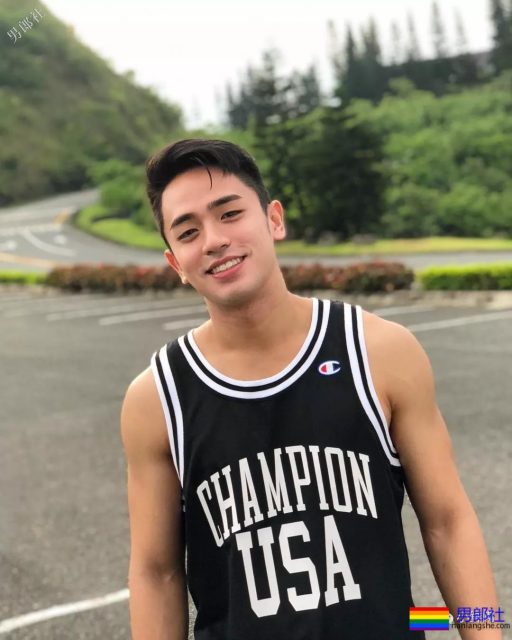 7个男人封面争番位，谁比谁脱得更彻底？ - 51虹马