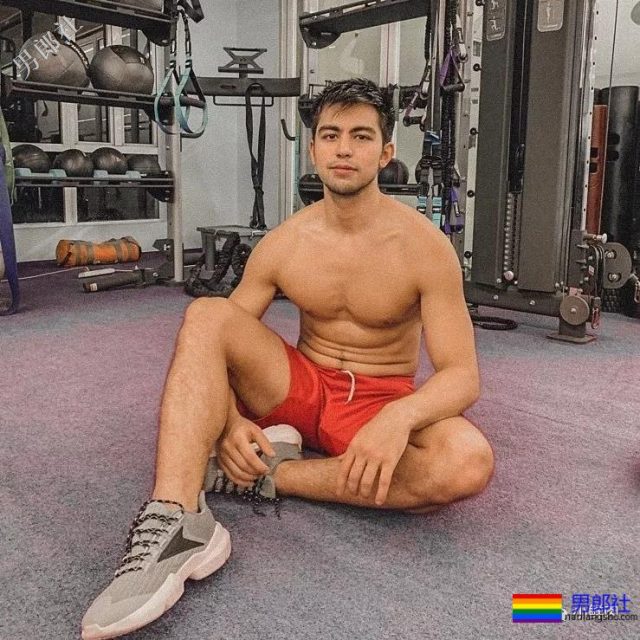 7个男人封面争番位，谁比谁脱得更彻底？ - 51虹马