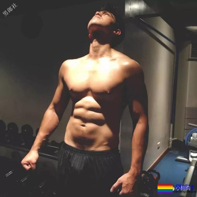 7个男人封面争番位，谁比谁脱得更彻底？ - 51虹马