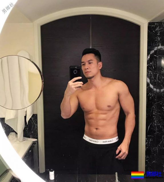 两个帅气肌肉男模拍写真,想都要! - 51虹马 两个帅气肌肉男模拍写真,想都要! - 51虹马