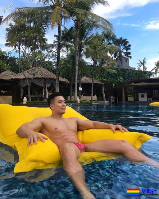 两个帅气肌肉男模拍写真,想都要! - 51虹马 两个帅气肌肉男模拍写真,想都要! - 51虹马