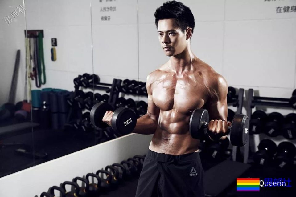 最长教练登陆超激健身房，硬照写真书真的够拼！ - 51虹马