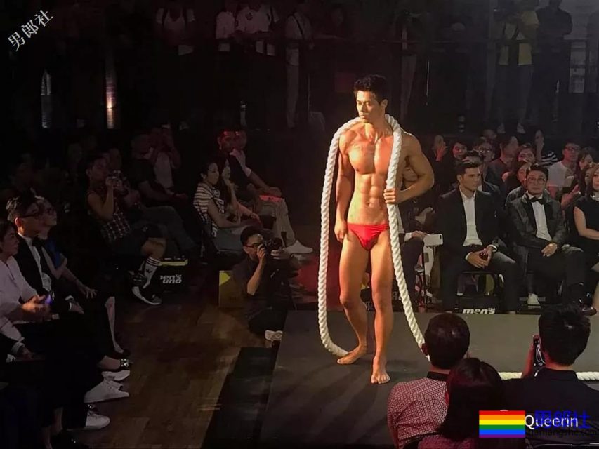 最长教练登陆超激健身房，硬照写真书真的够拼！ - 51虹马