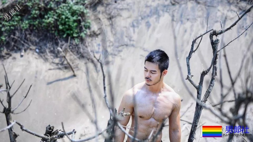 最长教练登陆超激健身房，硬照写真书真的够拼！ - 51虹马