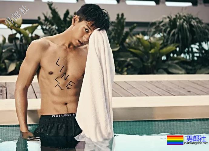 比起李现的六块腹肌,这个188大长腿校草更让我心动! - 51虹马 比起李现的六块腹肌,这个188大长腿校草更让我心动! - 51虹马