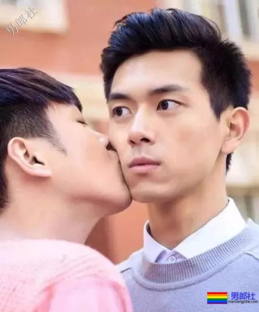 比起李现的六块腹肌,这个188大长腿校草更让我心动! - 51虹马 比起李现的六块腹肌,这个188大长腿校草更让我心动! - 51虹马