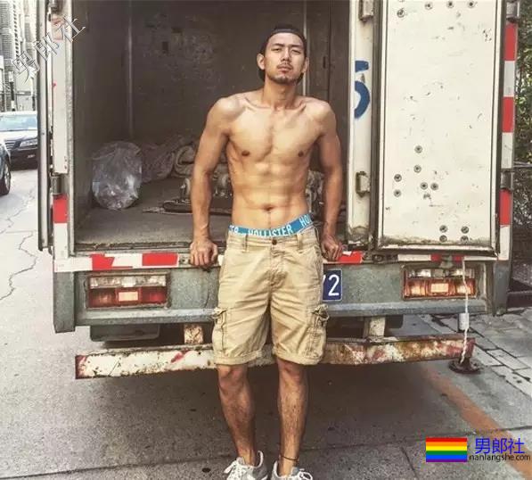 比起李现的六块腹肌,这个188大长腿校草更让我心动! - 51虹马 比起李现的六块腹肌,这个188大长腿校草更让我心动! - 51虹马