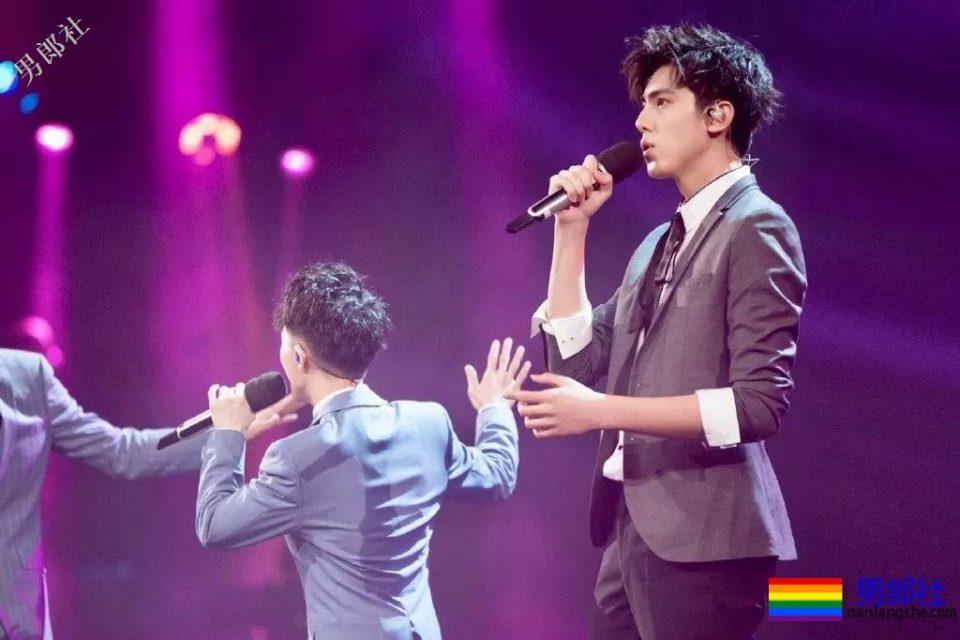 比起李现的六块腹肌,这个188大长腿校草更让我心动! - 51虹马 比起李现的六块腹肌,这个188大长腿校草更让我心动! - 51虹马