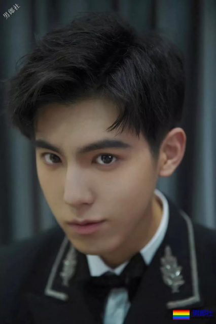 比起李现的六块腹肌,这个188大长腿校草更让我心动! - 51虹马 比起李现的六块腹肌,这个188大长腿校草更让我心动! - 51虹马