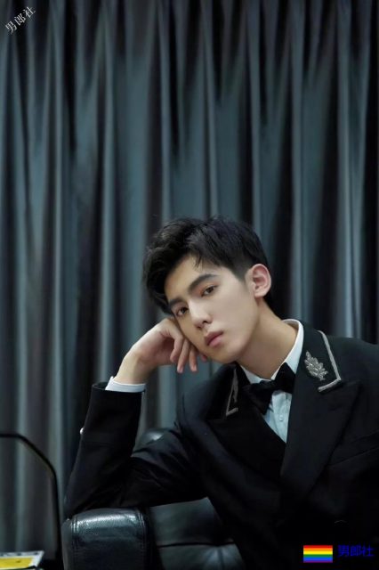 比起李现的六块腹肌,这个188大长腿校草更让我心动! - 51虹马 比起李现的六块腹肌,这个188大长腿校草更让我心动! - 51虹马