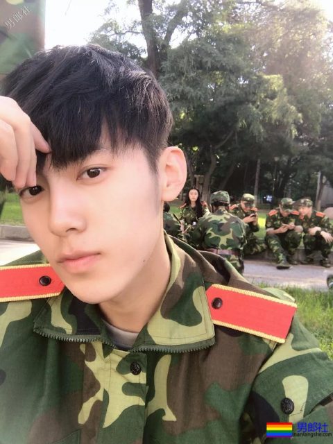 比起李现的六块腹肌,这个188大长腿校草更让我心动! - 51虹马 比起李现的六块腹肌,这个188大长腿校草更让我心动! - 51虹马