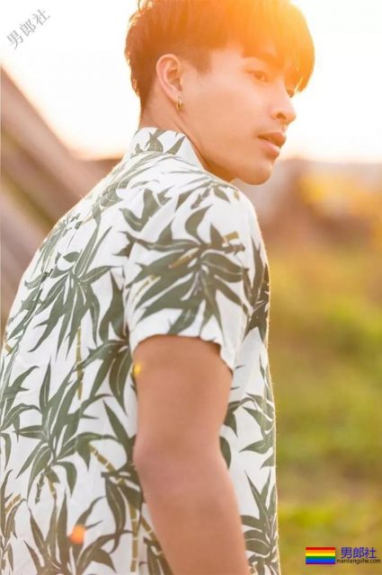 腹肌体育生大胆拍超A写真，公狗腰舞蹈天菜被男摄影师青睐！-51虹马