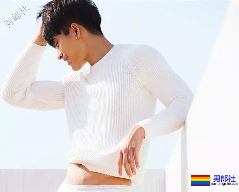 腹肌体育生大胆拍超A写真，公狗腰舞蹈天菜被男摄影师青睐！ - 51虹马