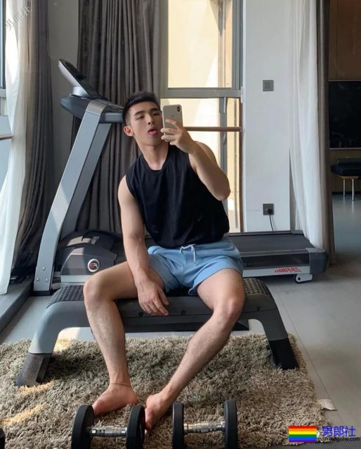 毛若懿这蓝裤衩新硬照绝了……-51虹马