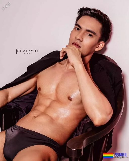 Gay床都摇坏了，小“0”受还在挤眼？ - 51虹马