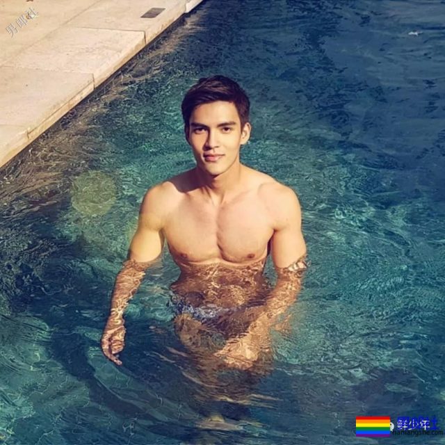 Gay床都摇坏了，小“0”受还在挤眼？ - 51虹马