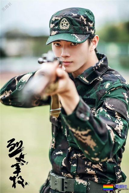 于正新剧《烈火军校》帅哥扎群!腱子肉硬汉小哥,八块腹肌被业界好评!-51虹马