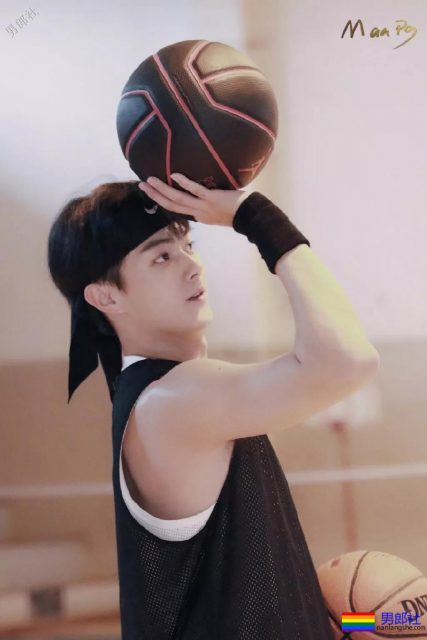 于正新剧《烈火军校》帅哥扎群！腱子肉硬汉小哥，八块腹肌被业界好评！ - 51虹马