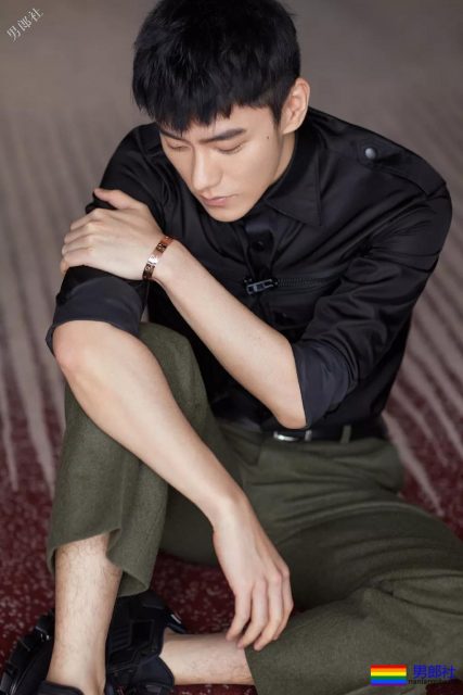 于正新剧《烈火军校》帅哥扎群！腱子肉硬汉小哥，八块腹肌被业界好评！ - 51虹马