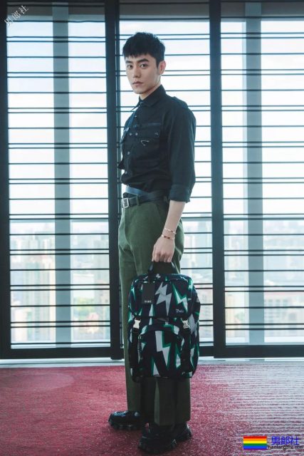 于正新剧《烈火军校》帅哥扎群！腱子肉硬汉小哥，八块腹肌被业界好评！ - 51虹马