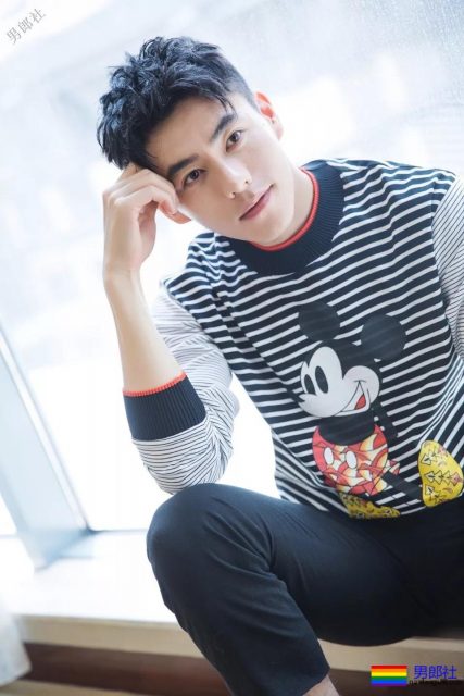 于正新剧《烈火军校》帅哥扎群！腱子肉硬汉小哥，八块腹肌被业界好评！ - 51虹马