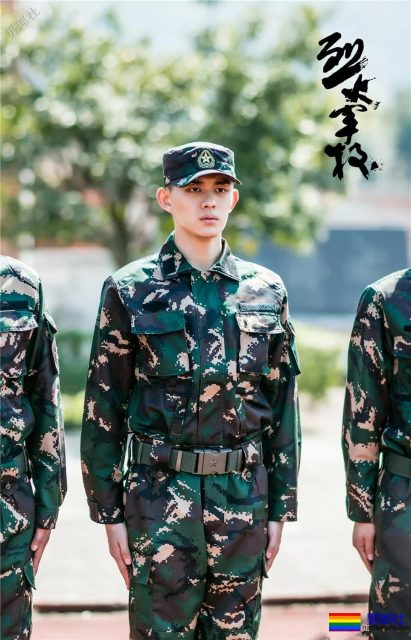 于正新剧《烈火军校》帅哥扎群！腱子肉硬汉小哥，八块腹肌被业界好评！ - 51虹马