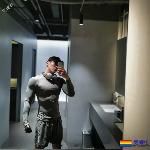 朱亚文欧豪李现齐穿飞行员制服，帅气肌肉硬汉超A超爷们! - 51虹马