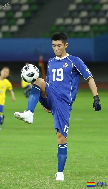 朱亚文欧豪李现齐穿飞行员制服，帅气肌肉硬汉超A超爷们! - 51虹马