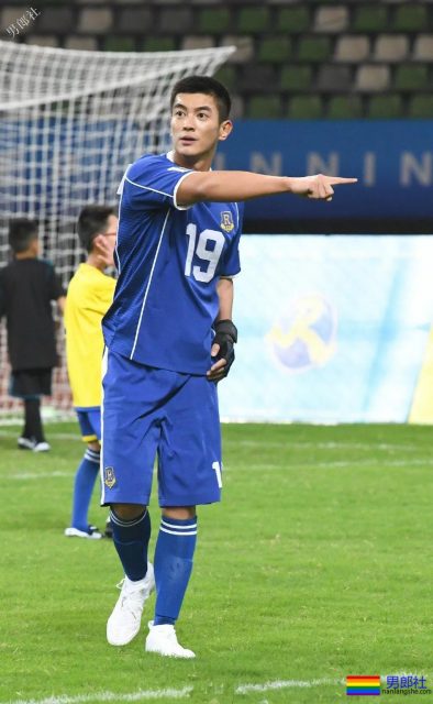 朱亚文欧豪李现齐穿飞行员制服，帅气肌肉硬汉超A超爷们! - 51虹马