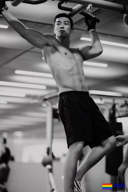 朱亚文欧豪李现齐穿飞行员制服，帅气肌肉硬汉超A超爷们! - 51虹马