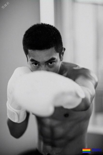 朱亚文欧豪李现齐穿飞行员制服，帅气肌肉硬汉超A超爷们! - 51虹马